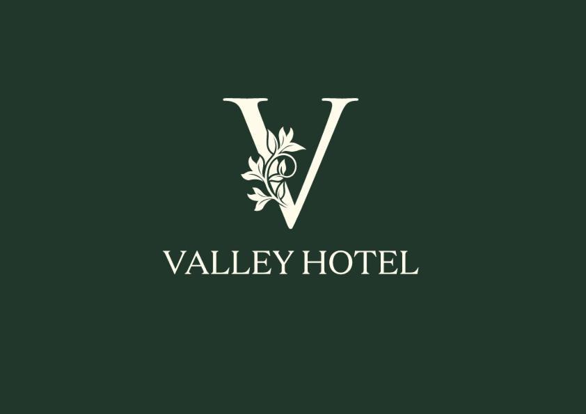 The Valley Hotel & Carriage Gardens Fivemiletown Buitenkant foto