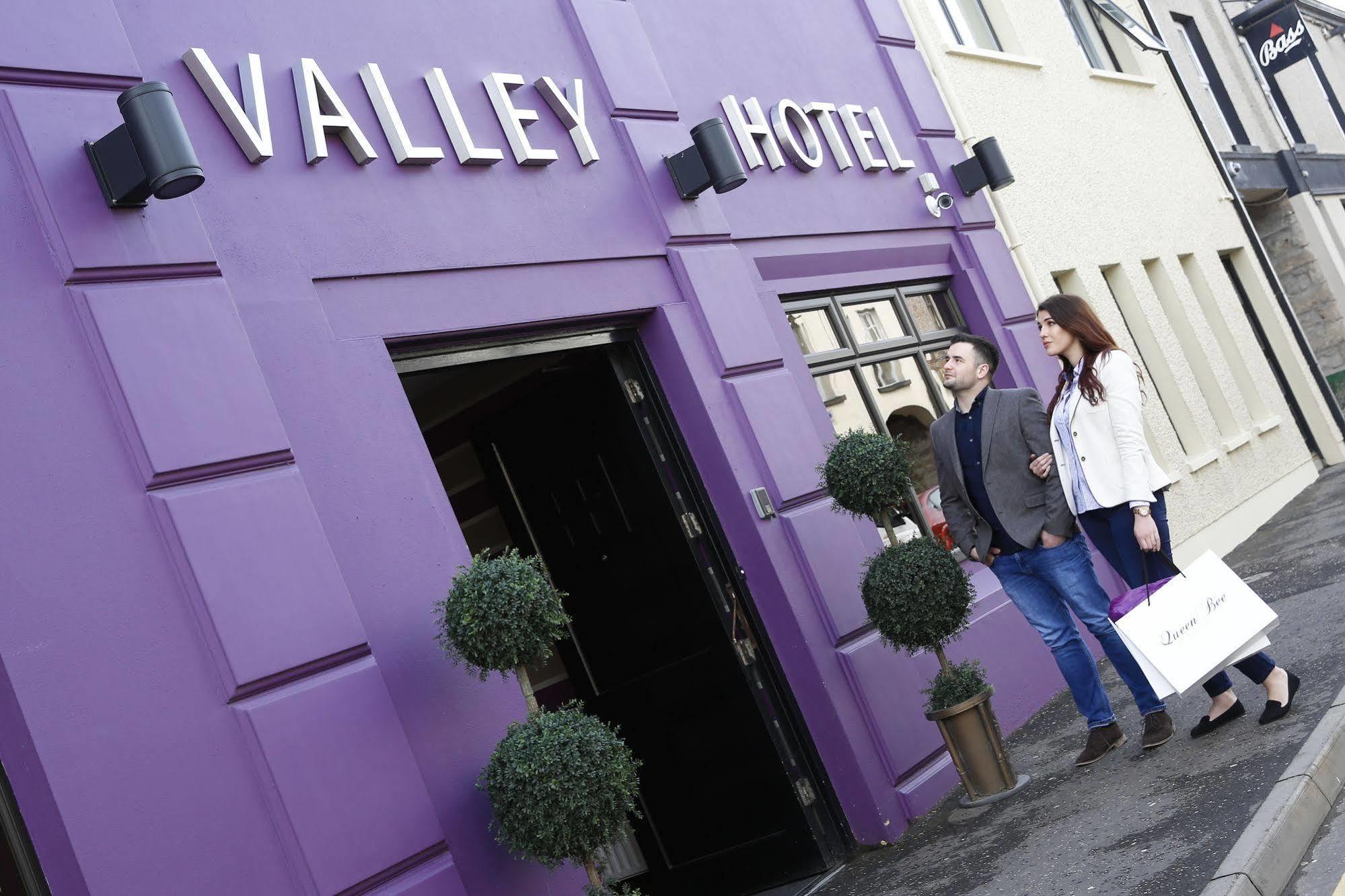 The Valley Hotel & Carriage Gardens Fivemiletown Buitenkant foto